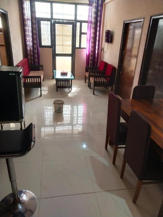 Mufis Homestay, Emerald Compound, New Palam Vihar-2 Gurgaon Dış mekan fotoğraf