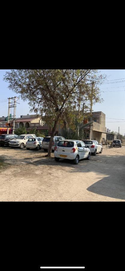 Mufis Homestay, Emerald Compound, New Palam Vihar-2 Gurgaon Dış mekan fotoğraf